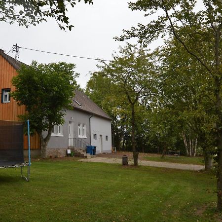 Cozy Holiday Home In Neuendorf With Garden Екстериор снимка